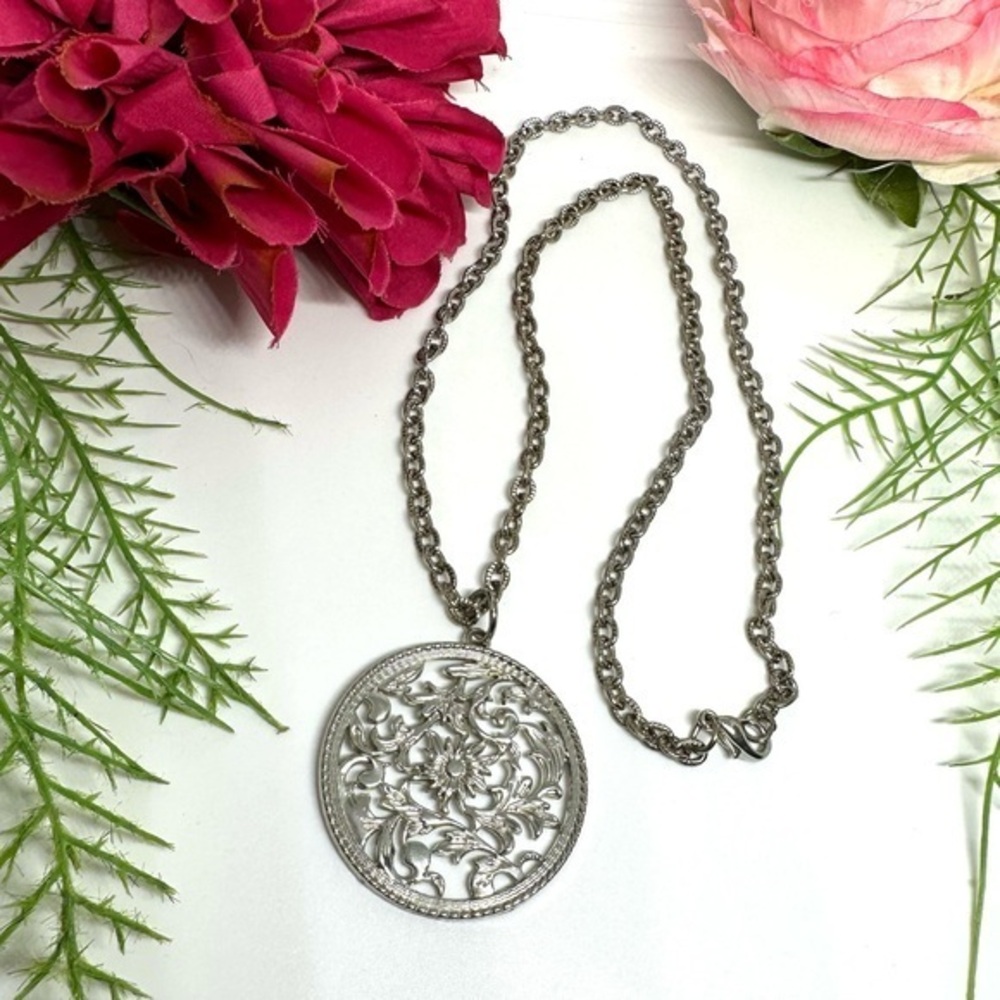 VINTAGE⚜️Ornate Silver Medallion Chain Necklace